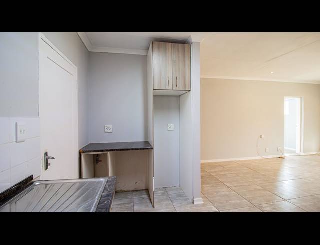 2 BEDROOM SECTIONAL TITLE FOR SALE IN SUNAIR PARK
